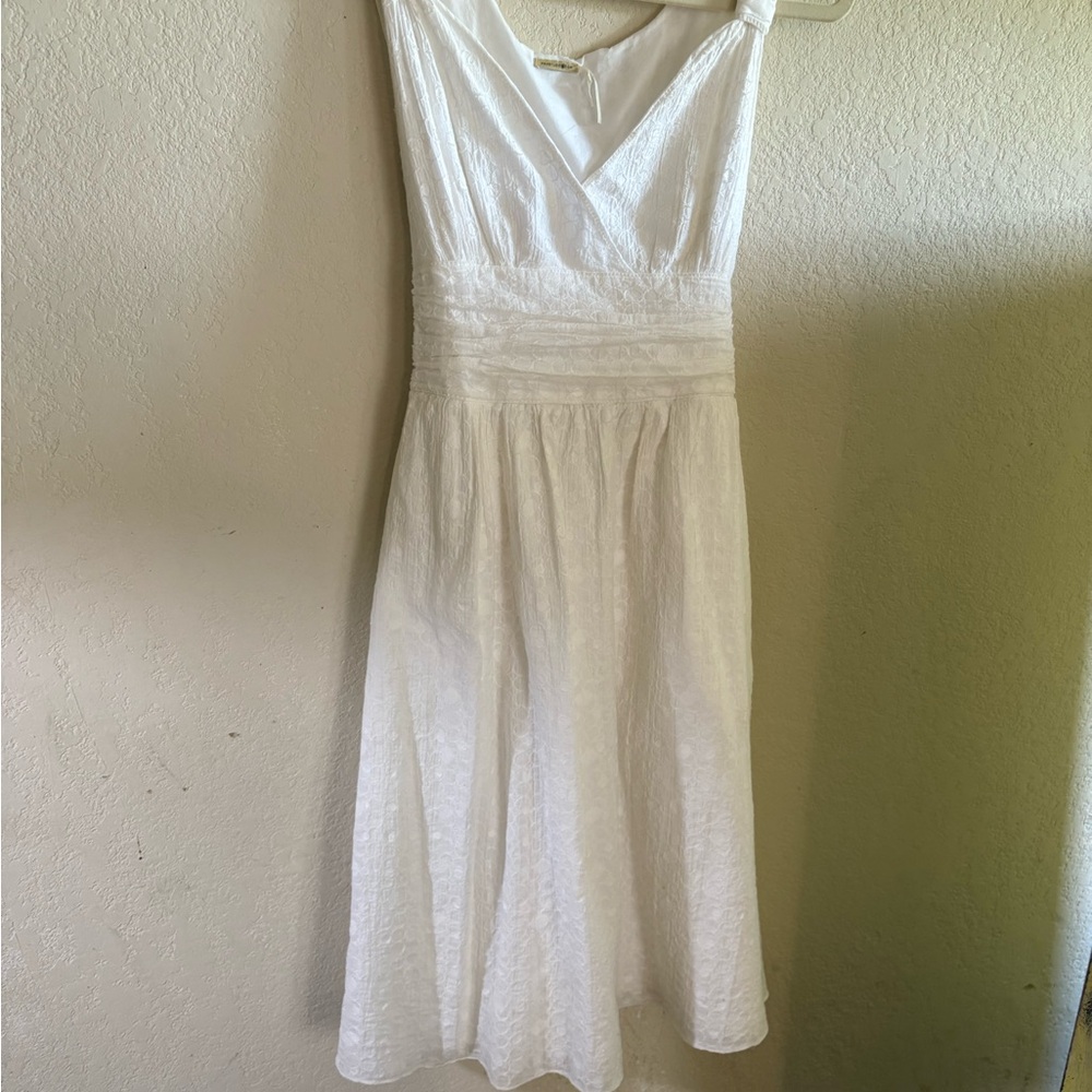 Elegant White Sleeveless Dress